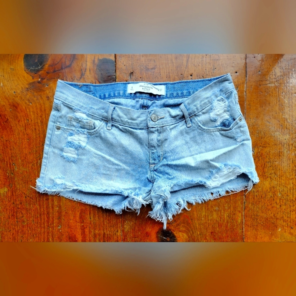 Ambercrombie & Fitch Size 4 Cut Off Denim Shorts